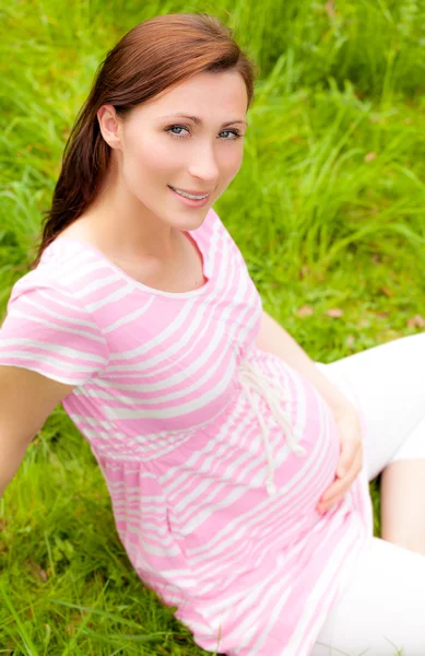 Зеленая беременность — стоковое фото