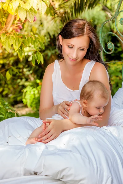 Toddler baby with mum — Stock Photo, Image