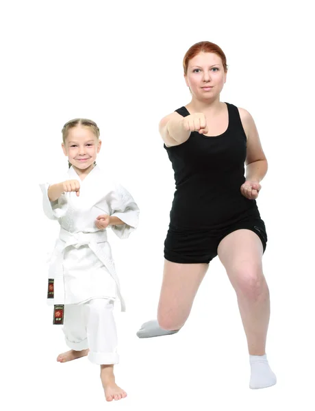 Mamá e hija golpearon un brazo de patada de karate — Foto de Stock