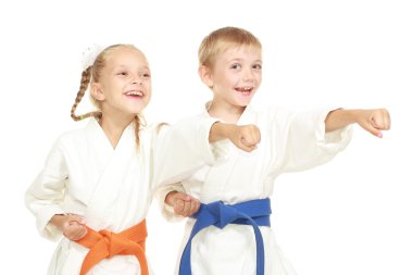 kimono erkek ve kız çocuk sporcularda el yumruk at.