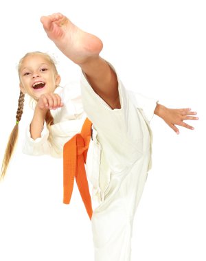 sporcumuz beyaz kimono içinde gerçekleştirmek bir tekme