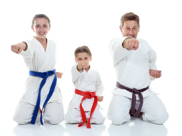 Dad and his daughters sitting in a ritual pose karate and beat his fist — Stock Photo, Image
