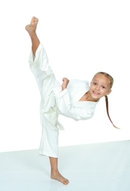 yumruk bacak beyaz bir kimono, küçük bir kız yendi