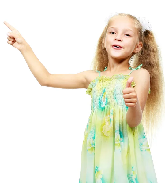 Klein meisje in jurk met de vinger wijzen — Stockfoto