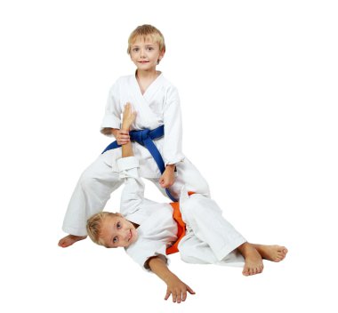 atma sonra bir kimono erkek bir kız bir kimono yendi.