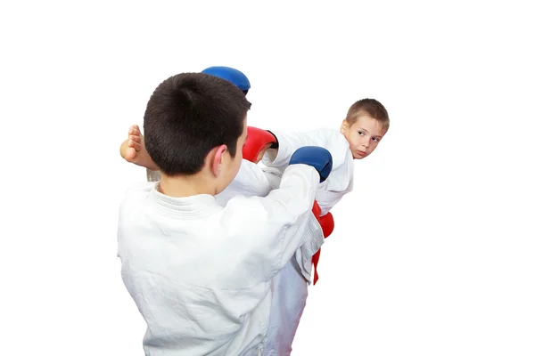 The athlete beat a punch arm against punch kicking — Stock Photo, Image