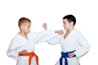 sporcular kimono içinde eşleştirilmiş çalışmaları gerçekleştirmek