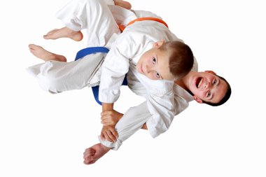 mavi ve turuncu kemer ile bir kimono sporcularda yakalama ele alınmasından olun