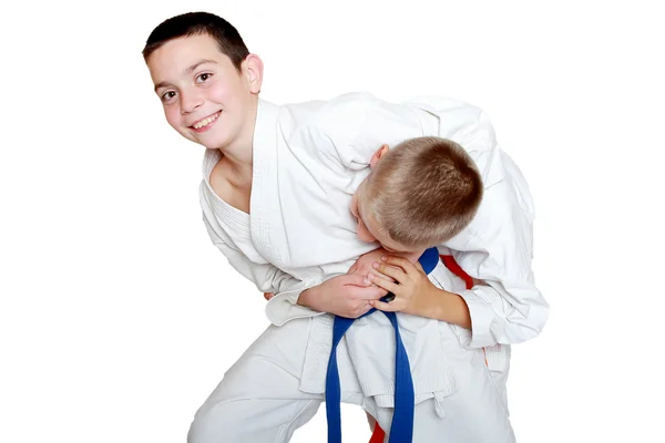 With a blue belt athlete did capture an athlete's head with an orange belt — Stock Photo, Image