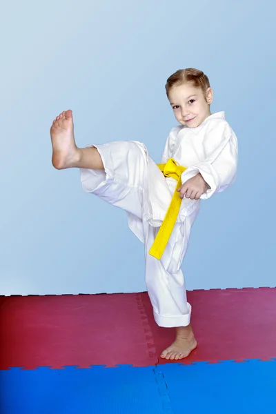A little girl in a kimono with a yellow belt — Stock Photo, Image