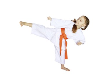 kimono içinde küçük kız atlet tekme darbe yendi.