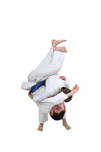 Beautiful throw perfomed by athletes in a kimono — Stock Photo, Image