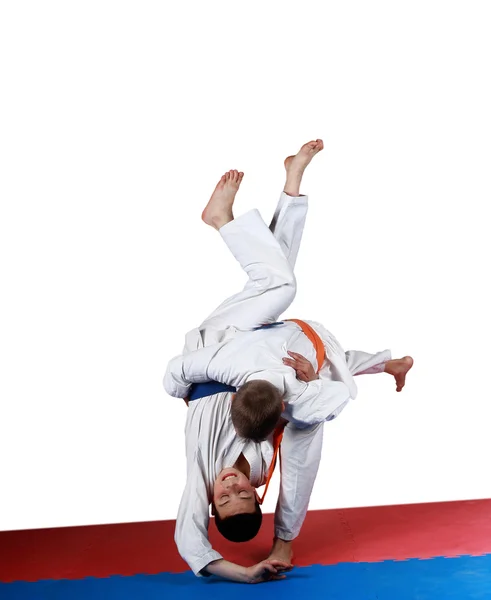 Athletes performing a judo throw — Stock Photo, Image