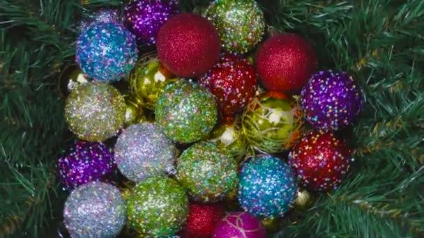 Jouets Sapin Noël Multicolores Entourés Branches Arbre Noël — Video