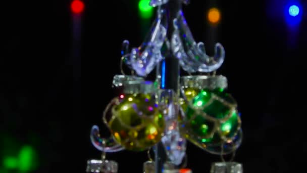 Petit Arbre Noël Entouré Bougies Boules Noël Sur Fond Lumières — Video