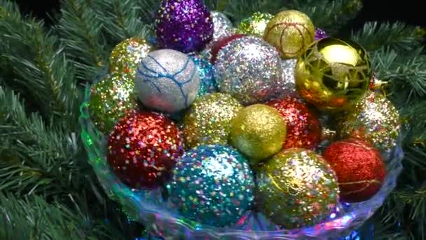 Gros Plan Dans Vase Verre Avec Des Boules Multicolores Illuminées — Video