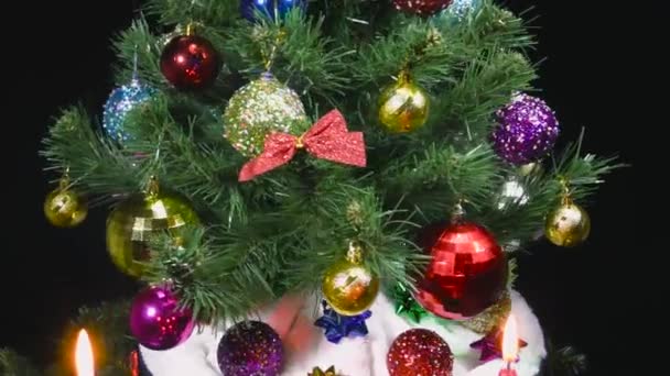 Noël Mouvement Sur Fond Noir Grand Arbre Noël Vert Décoré — Video