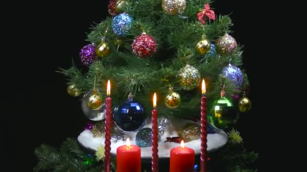 Noël Mouvement Derrière Des Bougies Allumées Tourne Sapin Noël Vert — Video