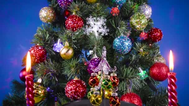 Navidad Movimiento Con Velas Encendidas Pequeño Árbol Navidad Árbol Verde — Vídeos de Stock