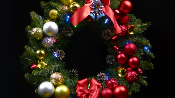 Natal Movimento Grinalda Natal Decorada Com Bolas Coloridas Cones — Vídeo de Stock