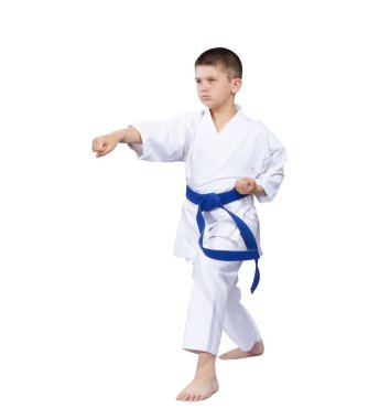 Beyaz bir arka plan üzerinde çocuk kol yumruk atıyor.