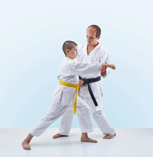 Light Background Black Belt Master Teaches Athlete — Stock Photo, Image