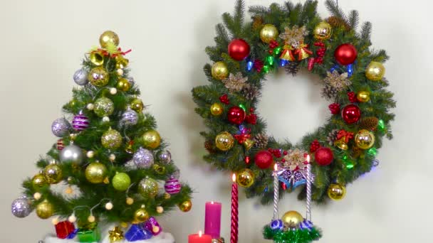 Christmas Motion Christmas Tree Christmas Wreath Burning Multi Colored Candles — Stockvideo