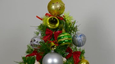 Noel ağacını sıcacık renklerle kapat