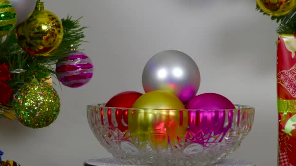 Close Vase Balls Gift Background Christmas Wreath Christmas Tree — Stockvideo