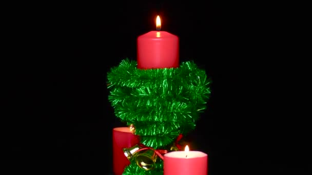 Red Burning Candle Decorated Green Tinsel Rotates Two Red Burning — Vídeos de Stock