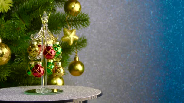 Small Christmas Tree Rotates Large Decorated Christmas Tree — Vídeos de Stock