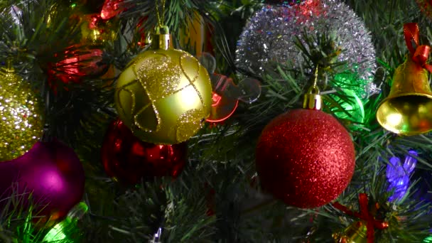 Sobre Fondo Negro Hermoso Árbol Navidad Grande Con Luces Intermitentes — Vídeos de Stock