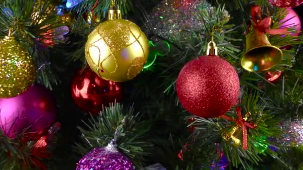 Uno Sfondo Nero Grande Bellissimo Albero Natale Con Luci Lampeggianti — Video Stock
