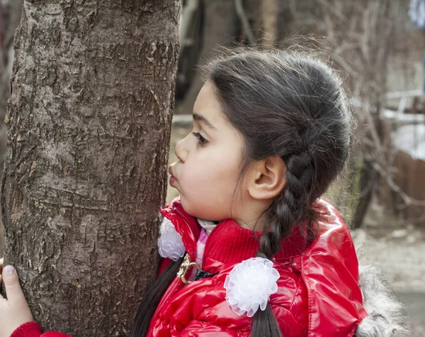 kız öpüşme ağaç.