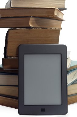 yığın kitap ve elektronik kitap okuyucu.