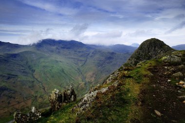 Bowfell üzerinde alçak bulutlar