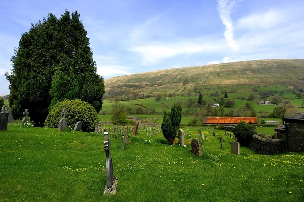 Landsbygden kyrkogård — Stockfoto