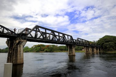 kwai Nehri üzerinde köprü