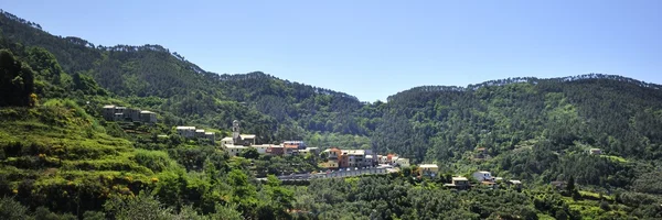 Heuvel dorp — Stockfoto