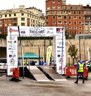 Bilbao, İspanya - 3 Ekim 2021: Elektrikli arabalar için Eco Rallye