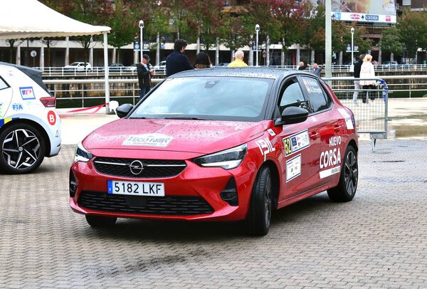 Бильбао, Испания - 3 октября 2021 года: Nuevo Corsa в экологическом ралли для электромобилей