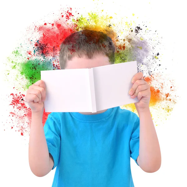 küçük çocuk beyaz boya ile Sanat kitap okuma