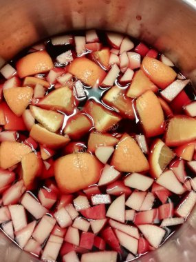 Sıcak gluhwein veya bir kazan Fuarı, yerel tedavi, sıcak ve baharatlı, mulled şarap