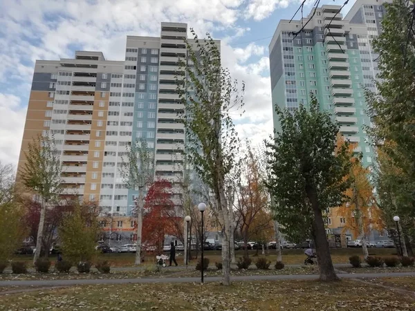 Jekaterynburg Rosja Września 2021 Nowo Wybudowany Kompleks Mieszkalny Nowoczesny Blok — Zdjęcie stockowe