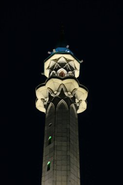 Tataristan, Rusya - 7 Temmuz 2021 'de Kazan Kremlin' deki Şerif Camii. İslami mimari manzarası, Kazan 'ın ünlü turistik cazibesi. Kazan şehri ve Kremlin 'in güzel simgesi.