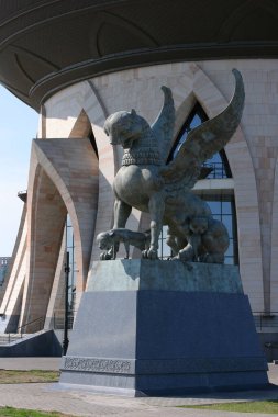 Kazan, Rusya - 13 Temmuz 2021: Kazan Düğün Sarayı (Aile Merkezi) gün batımında, Tataristan. Kazan 'ın simgesi..