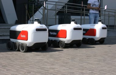 Kazan bölgesindeki It-Village 'da modern bir bina. Tataristan 'daki Innopolis şehri. Innopolis 'te otomatik dağıtım Yandex robotu 