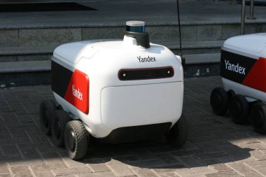 Kazan bölgesindeki It-Village 'da modern bir bina. Tataristan 'daki Innopolis şehri. Innopolis 'te otomatik dağıtım Yandex robotu 