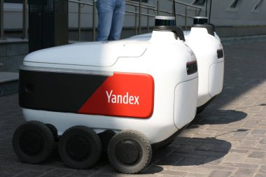 Kazan bölgesindeki It-Village 'da modern bir bina. Tataristan 'daki Innopolis şehri. Innopolis 'te otomatik dağıtım Yandex robotu 