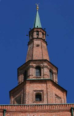 Kazan Kremlin 'deki Suyumbike Kulesi, Tataristan, Rusya. Bu eğimli bina Kazan 'ın ünlü turistik cazibesidir. Eski kent simgesi ve cumhurbaşkanının yazın Kazan 'daki konutu.